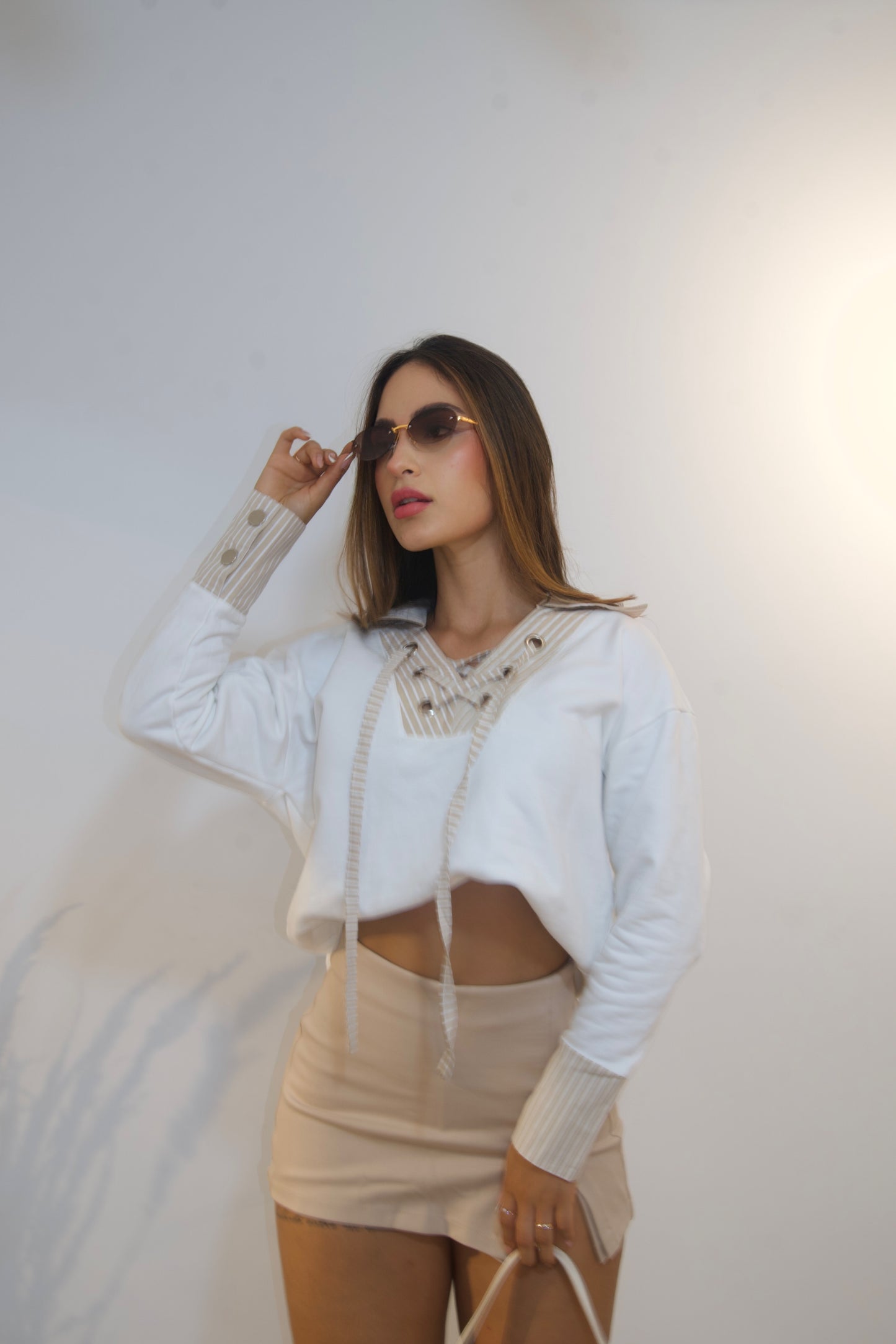 Buzo Paulet OneFive vista frontal algodón blanco detalles lino beige
