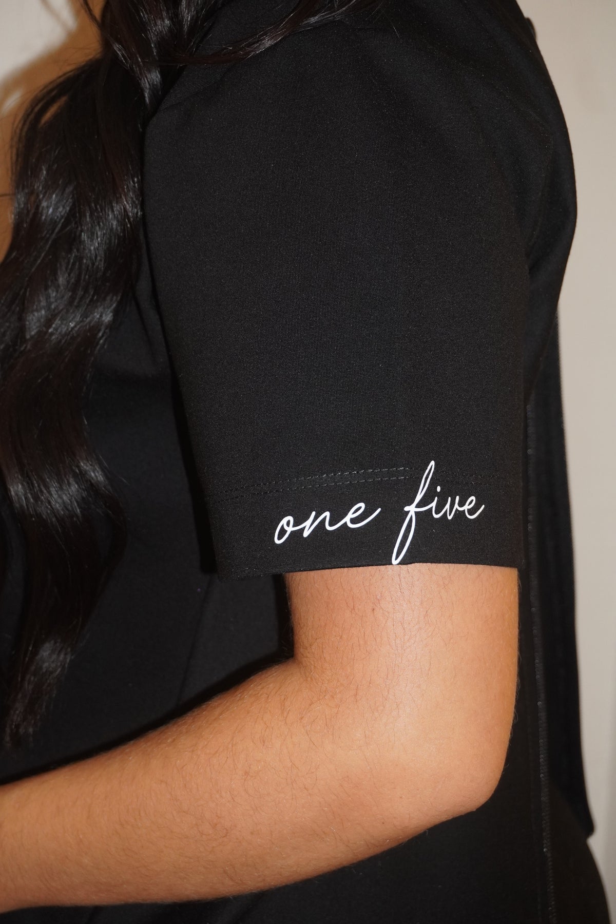 Camisa Roma OneFive detalle logo one five manga negro