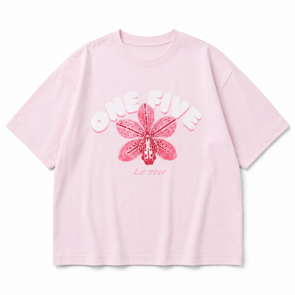 Oversize Entre Flores OneFive vista frontal estampado orquídea rosa pastel